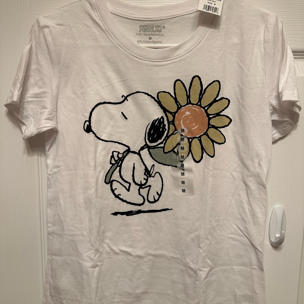 Peanuts Snoopy Flower Tee 🌼